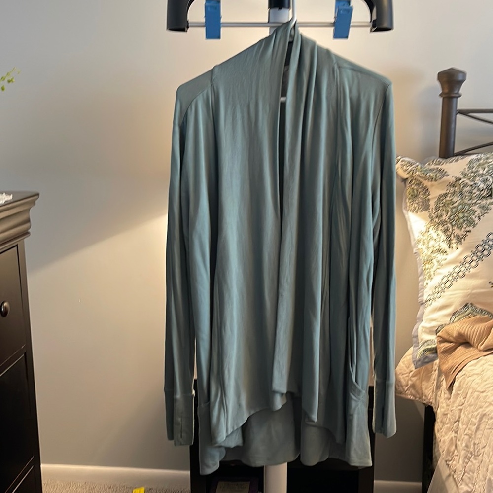 Athleta prayana wrap